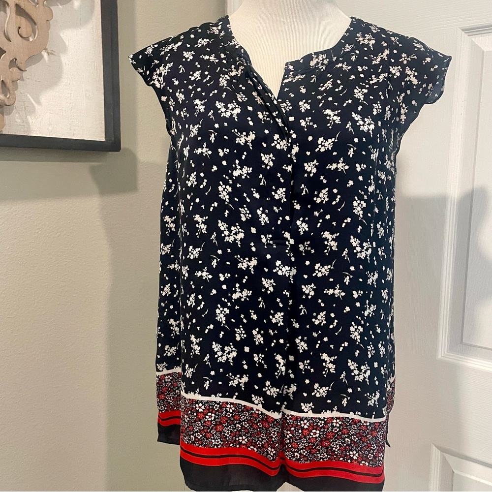 Tommy Hilfiger Womens Black Navy Top Small Floral w/Short Capped Sleeve Size M